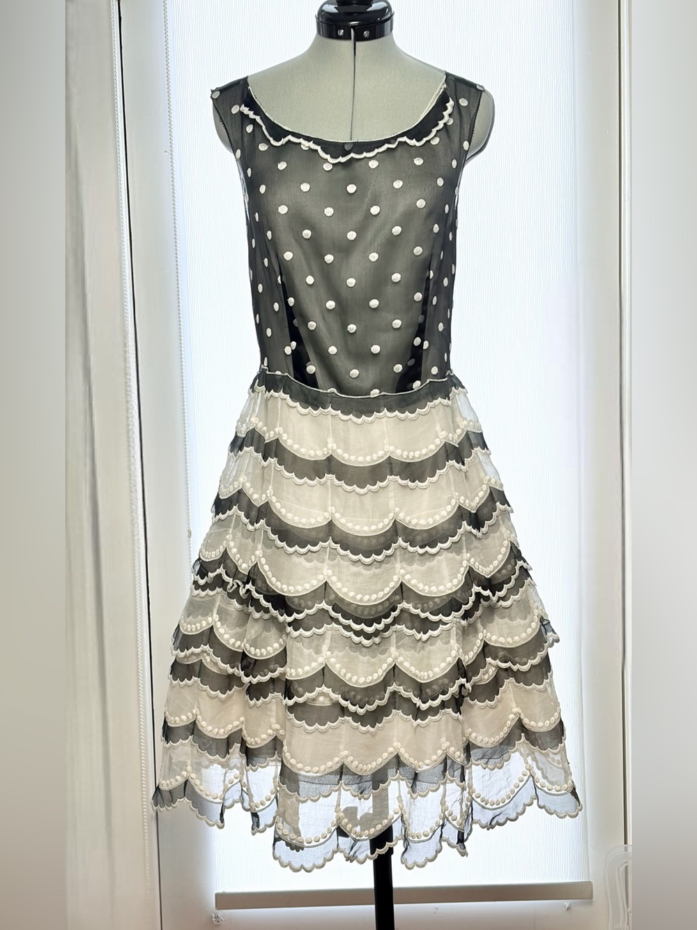 Marc Jacobs 2011 Sheer Organza Tiered Scallop& polka dot midi, blk/white, 8, EUC